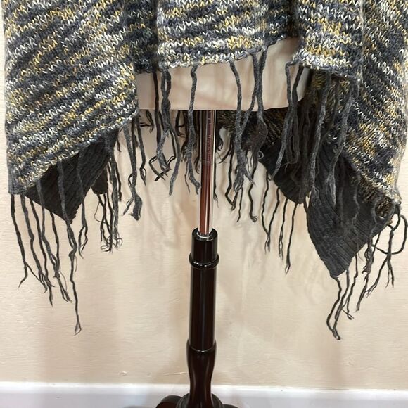 Anthropologie Willow & Clay Wool Blend Fringed Open Front Blanket Shawl - M / L - Picture 6 of 8